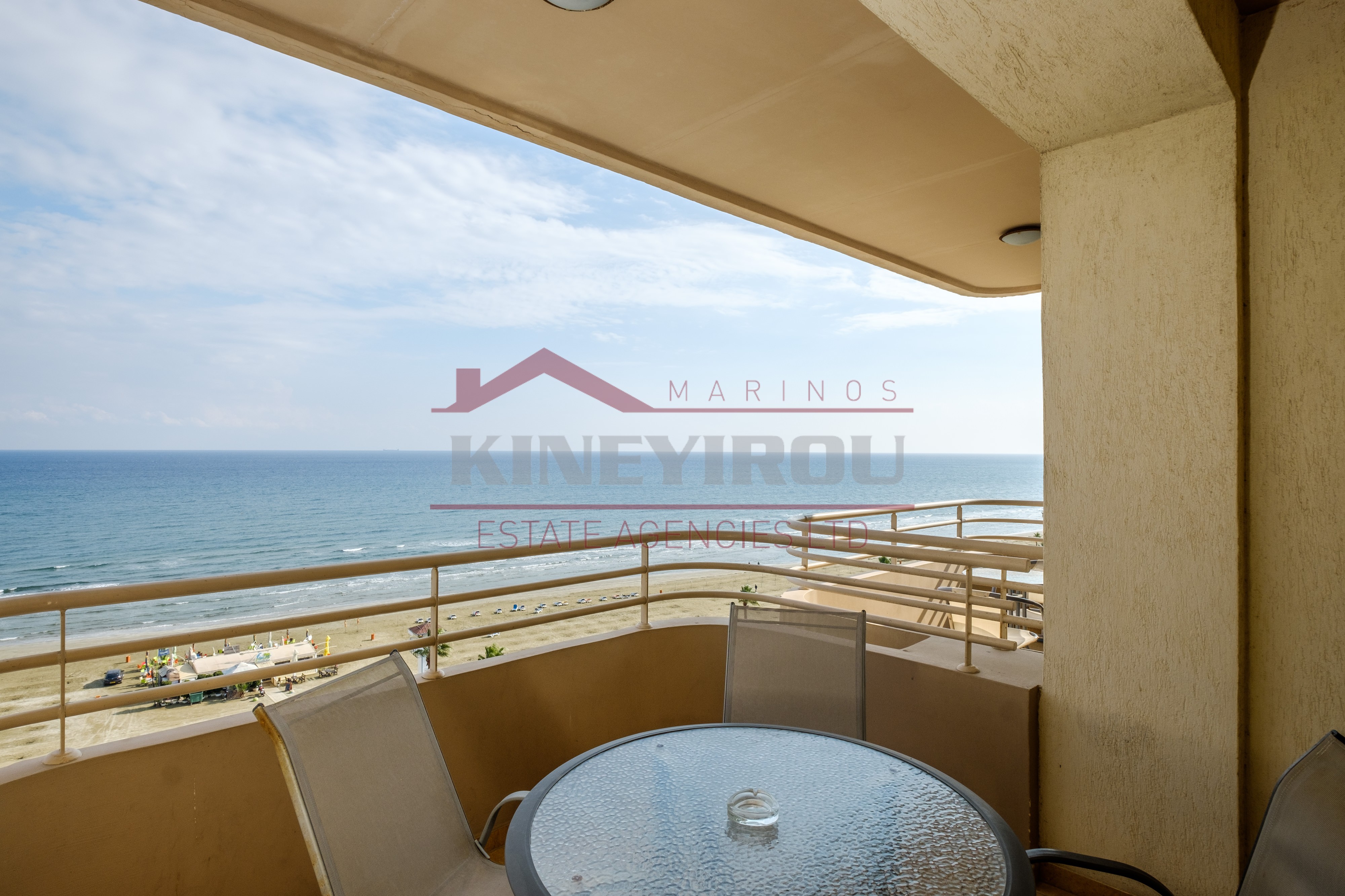 Luxury 2 bedroom apartment on the beach, in Larnaca
