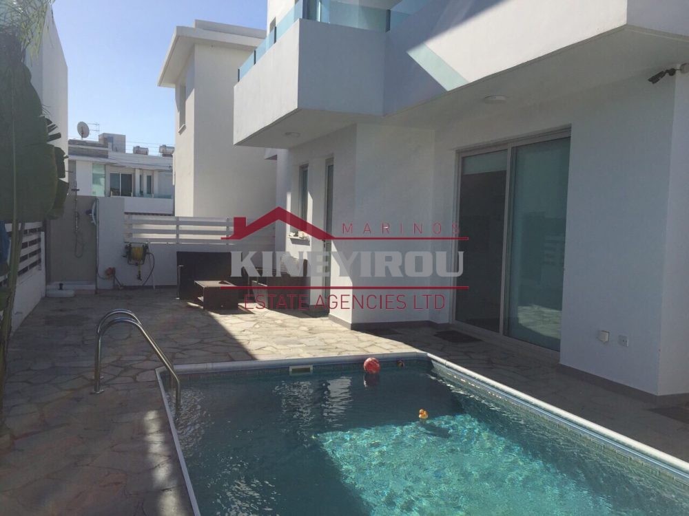 Four Bedroom House in Livadia