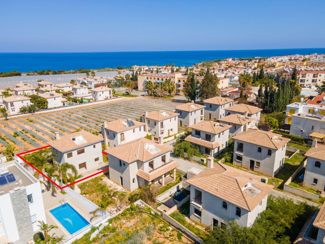 Incomplete 3 bedroom villa in Paralimni, Famagusta