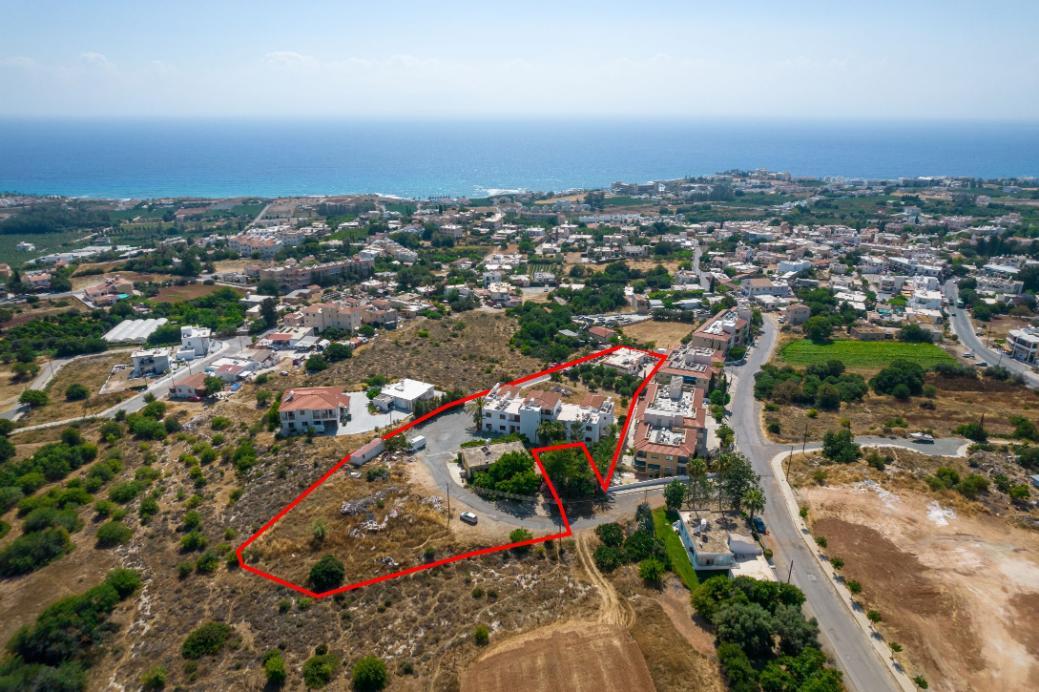 Residential complex and 2 houses in Kissonerga, Paphos