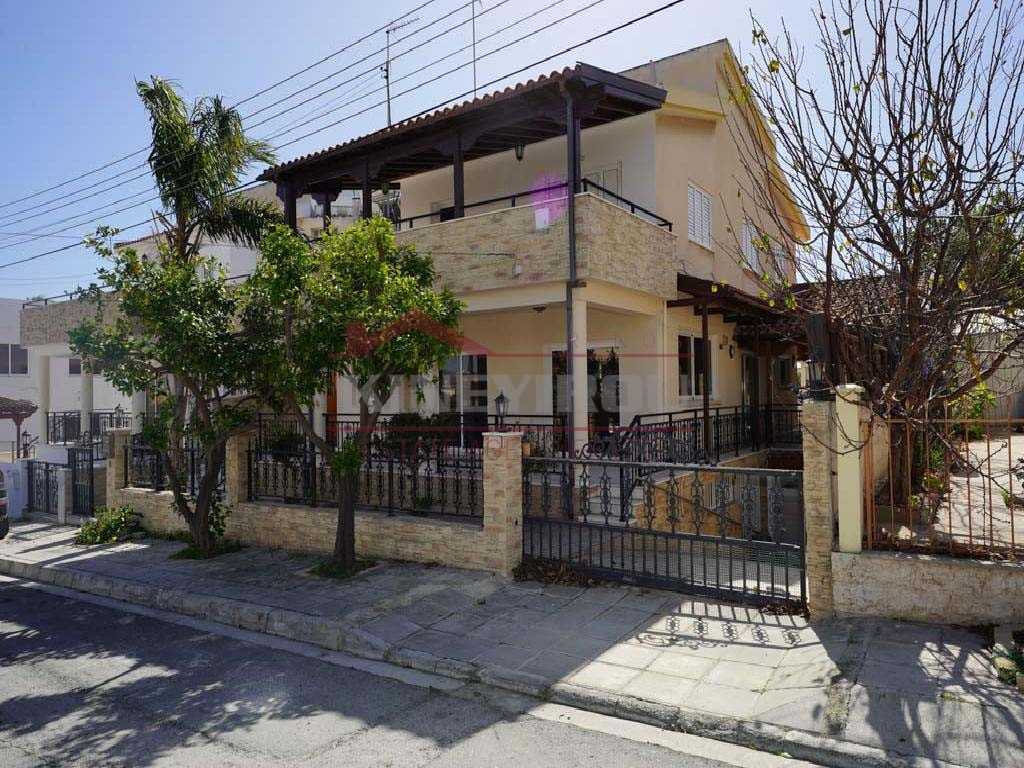 Spacious, 4 bedroom House with basement in Sotiros, Larnaca