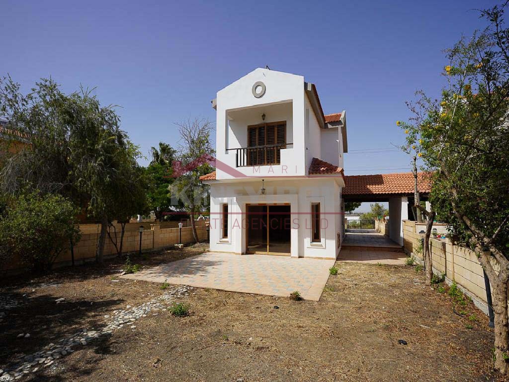 Spacious, three-bedroom Villa in Meneou quarter of Dromolaxia-Meneou, Larnaca District.
